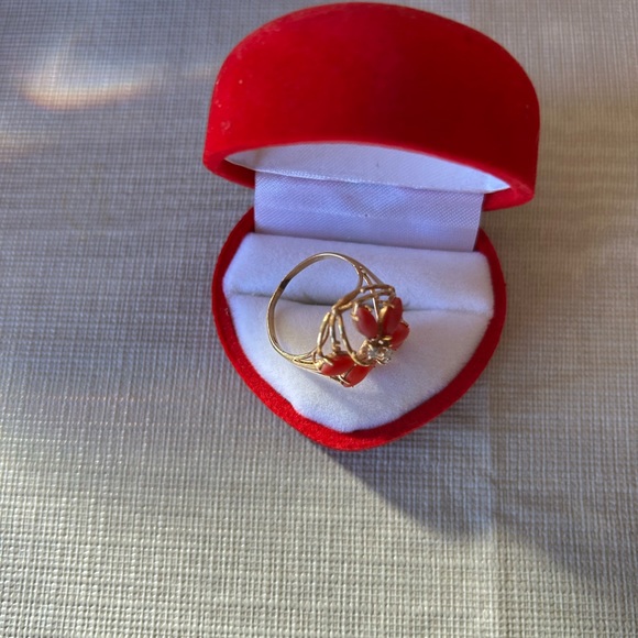 14k gold ring with diamonds and coral - Picture 3 of 3